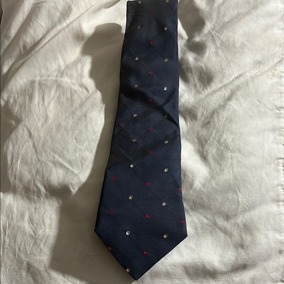 Elegant Navy Blue Tie with Subtle Accents - Picture 5 of 5